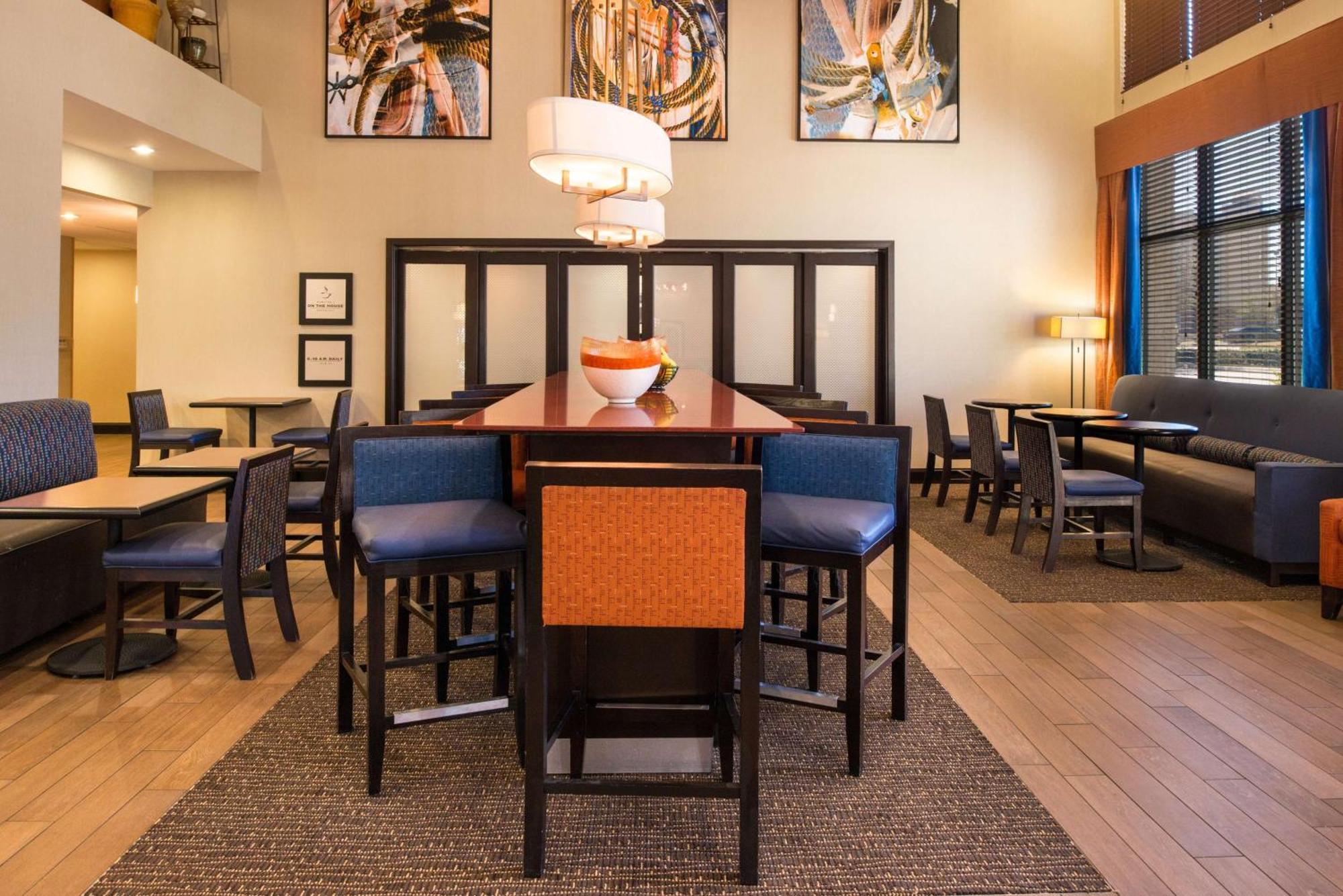 Hampton Inn And Suites Шерц Экстерьер фото
