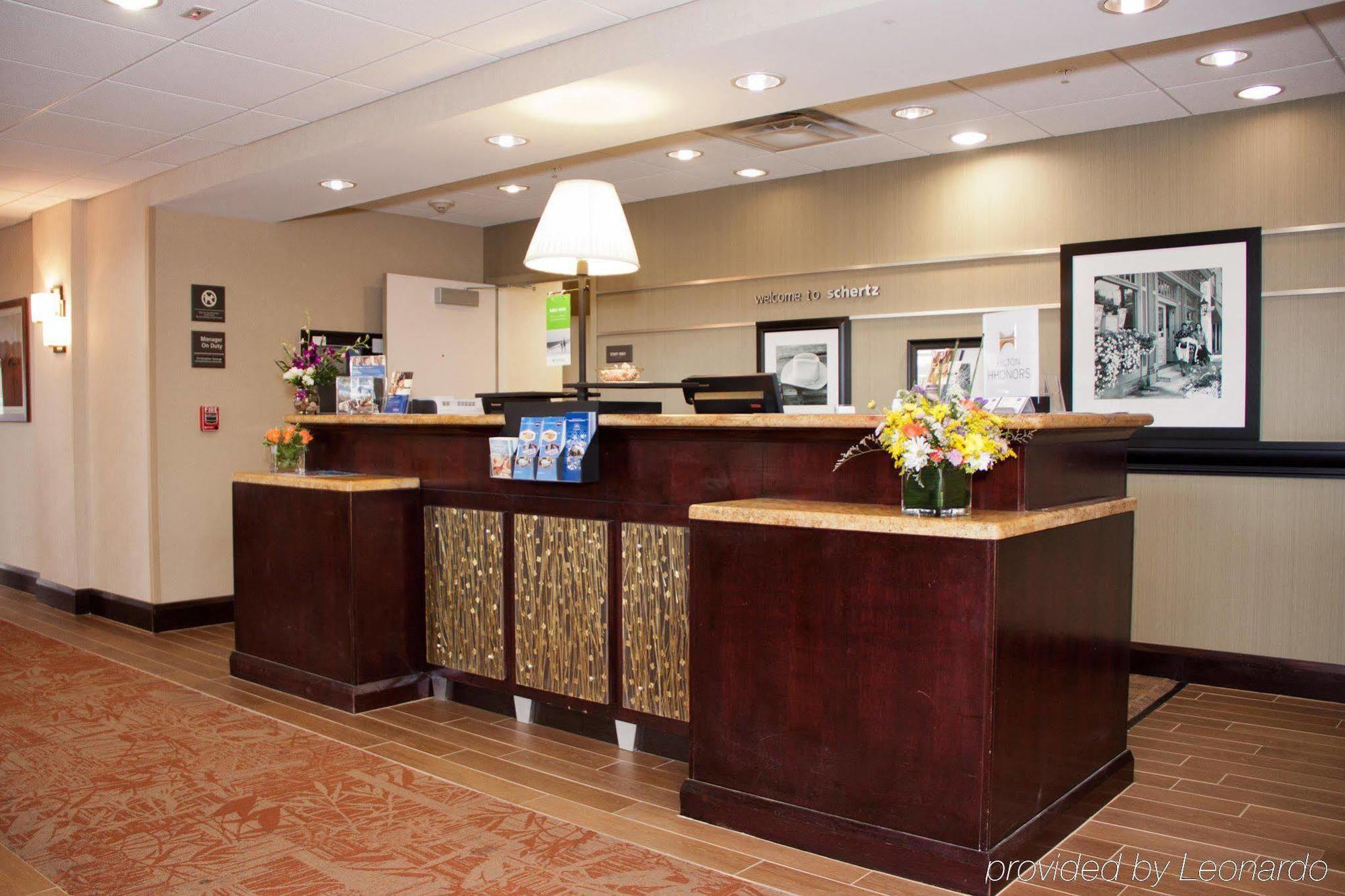 Hampton Inn And Suites Шерц Интерьер фото