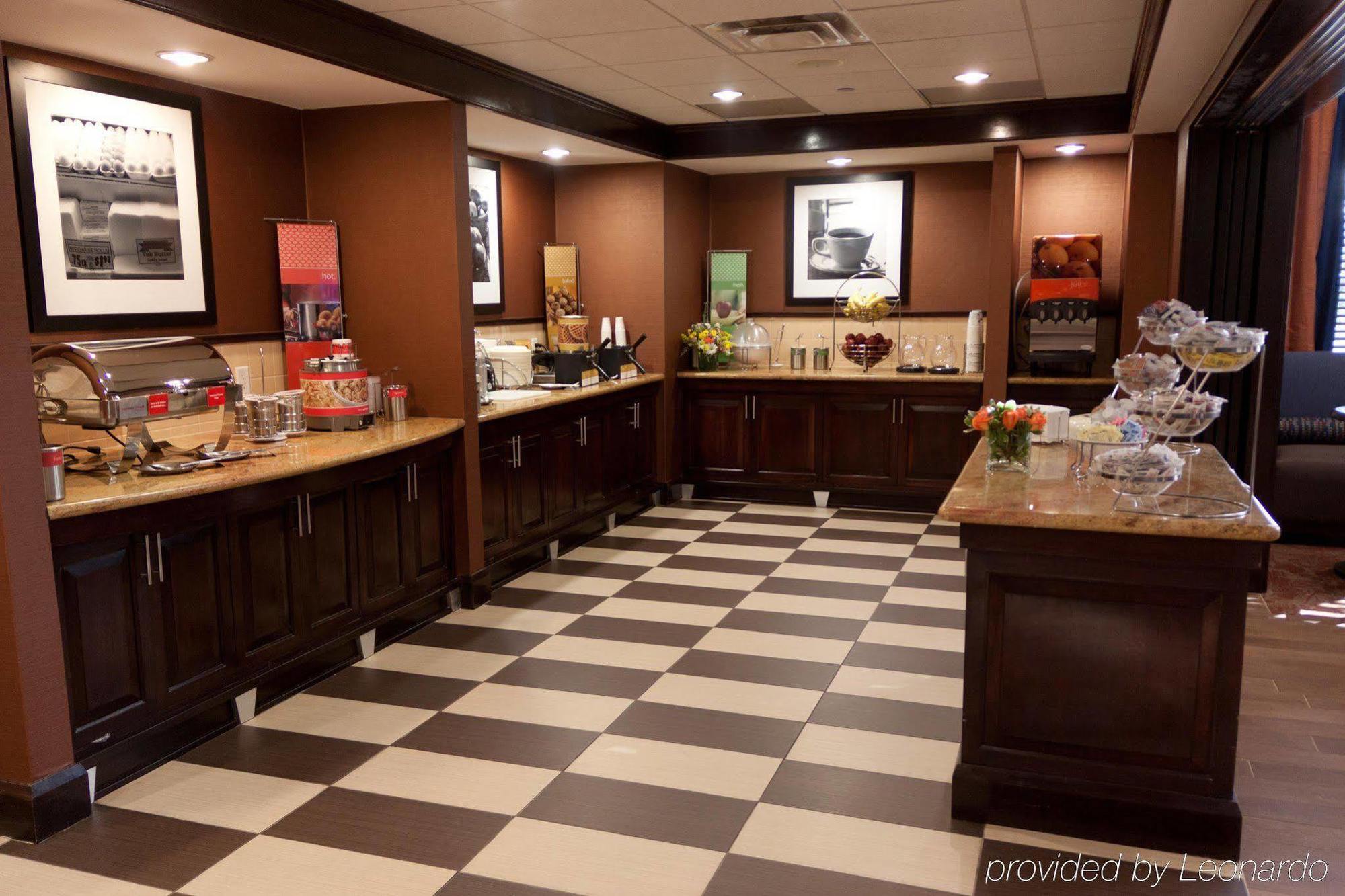 Hampton Inn And Suites Шерц Ресторан фото