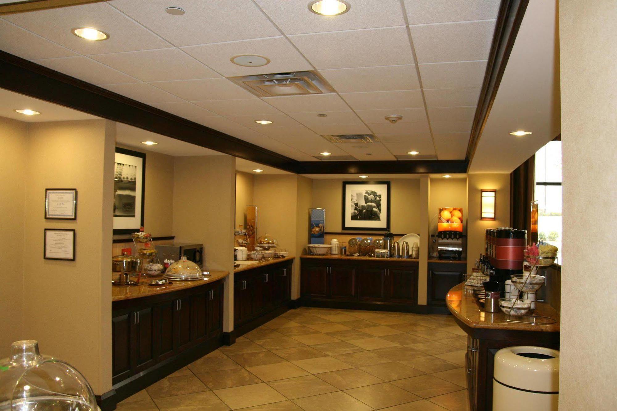 Hampton Inn And Suites Шерц Ресторан фото