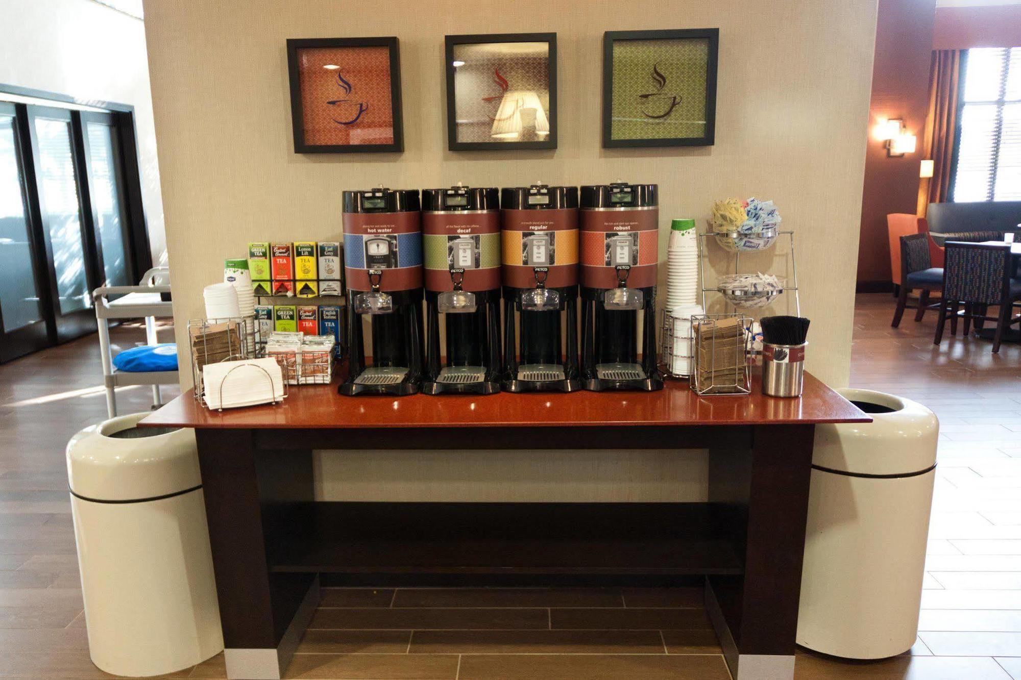 Hampton Inn And Suites Шерц Ресторан фото