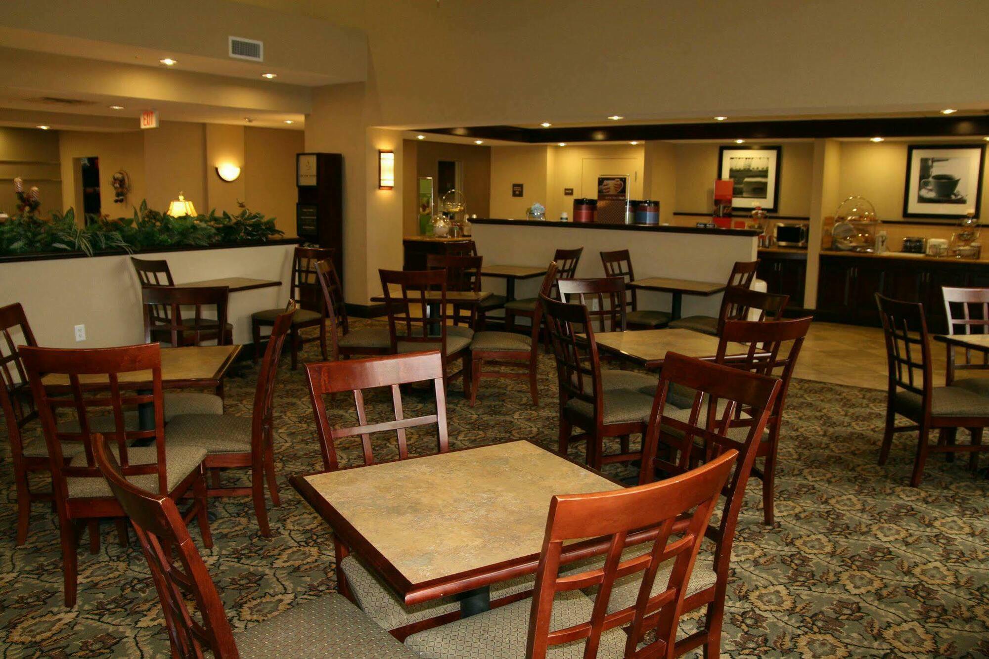 Hampton Inn And Suites Шерц Ресторан фото
